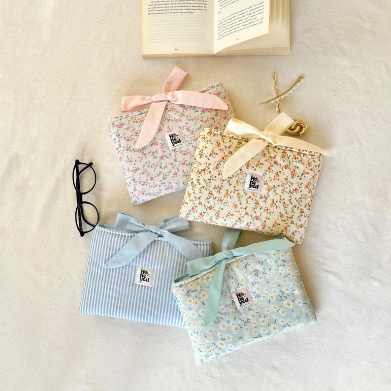 bow kindle sleeve, bow kindle pouch, ,Coquette kindle Sleeve, Floral kindle Sleeve, Kindle cover, paperwhite sleeve, aesthetic kindle signature sleeve, kobo libra sleeve, gifts for her, gifts for mom, gifts for daughter, kindle accessories