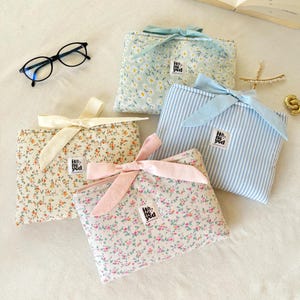 bow kindle sleeve, bow kindle pouch, ,Coquette kindle Sleeve, Floral kindle Sleeve, Kindle cover, paperwhite sleeve, aesthetic kindle signature sleeve, kobo libra sleeve, gifts for her, gifts for mom, gifts for daughter, kindle accessories