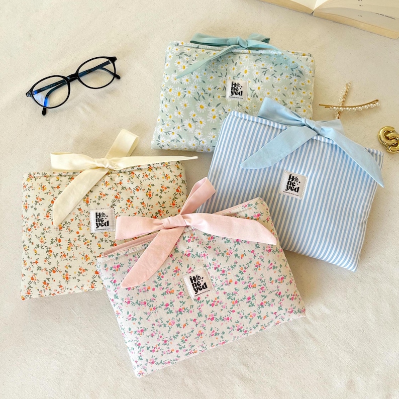 bow kindle sleeve, bow kindle pouch, ,Coquette kindle Sleeve, Floral kindle Sleeve, Kindle cover, paperwhite sleeve, aesthetic kindle signature sleeve, kobo libra sleeve, gifts for her, gifts for mom, gifts for daughter, kindle accessories