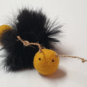 Fur bees felt balls catnip cats cat toys, catnip, stinky pillow, toy cat, cat nip