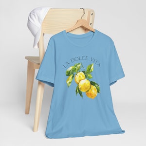 T-shirt 'La Dolce Vita' Avec Motif Citron – Coupe Classique, Coton Léger – Cadeau Décontracté Pour Homme/femme