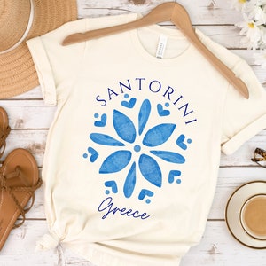 Santorini Greece t-Shirt, Family Travel Gift Aesthetic Crewneck, Greek Island Coast Vacation Trip Tee Santorini Tile Design Clothing Apparel