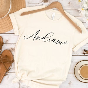 Andiamo T-Shirt, Italien Geschenk, italienische lustige Sätze T-Shirt, Italien Liebhaber Familien Reise Shirt, Urlaubs Zitate T-Shirt, trendige ästhetische Kleidung