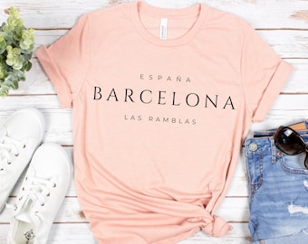 バルセロナ エスパーニャ ラス ランブラス スペイン Tシャツ、トラベル Tシャツ、スペインギフト、ラティーナ シャツ、ミニマリスト ファミリー バケーション 快適なユニセックス Tシャツ
