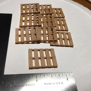 Model railroad o gauge wood pallets  20 1/48 scale