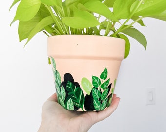 Hand painted clay pot green nature leaves | second hand plan | handmade decoration inspiration |  original | acrylicpainting | thrift shop