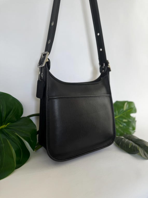 バッグ Coach vintage bag Coach Vintage Black Leather Legacy Zip 9966 | Mercari