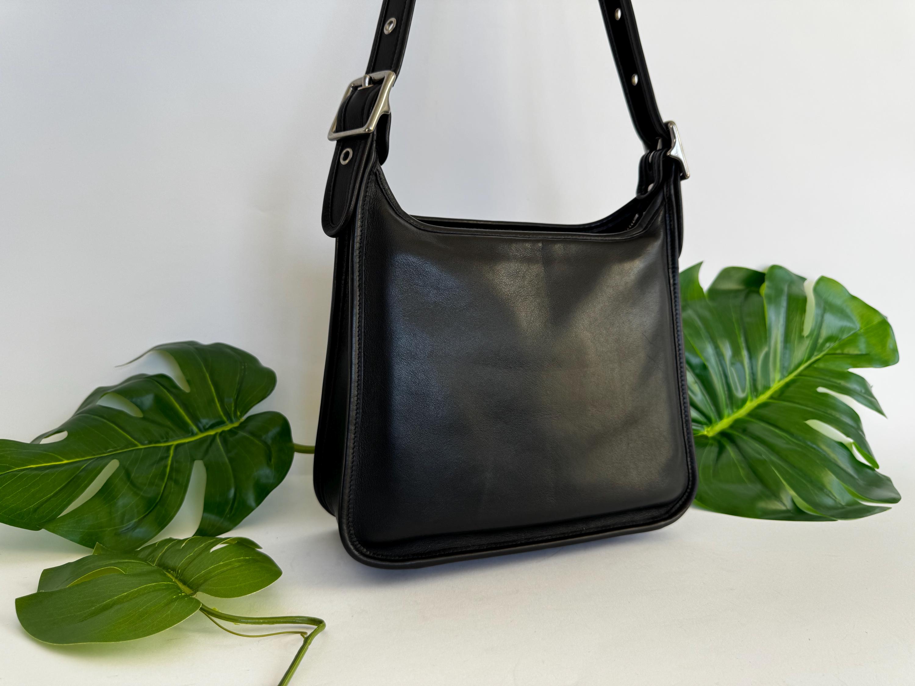 未使用保管品 vintage coach old アクセサリーポーチ 黒 オールドコーチ ☆ レザー ポーチ ミニ クラッチバッグ ブラック