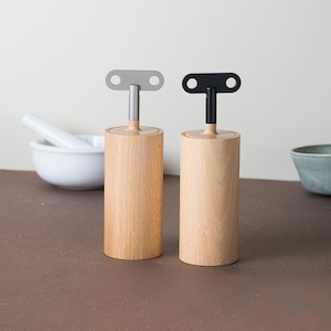 Playful Salt & pepper mill set in beech image 1