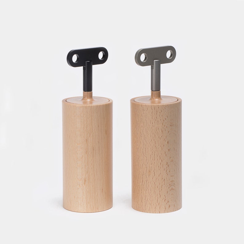 Playful Salt & pepper mill set in beech image 3