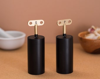 Playful Salt & pepper mill set