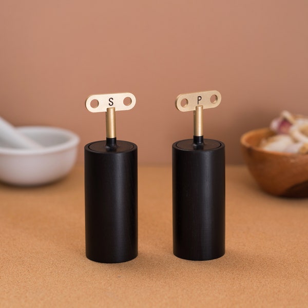 Playful Salt & pepper mill set