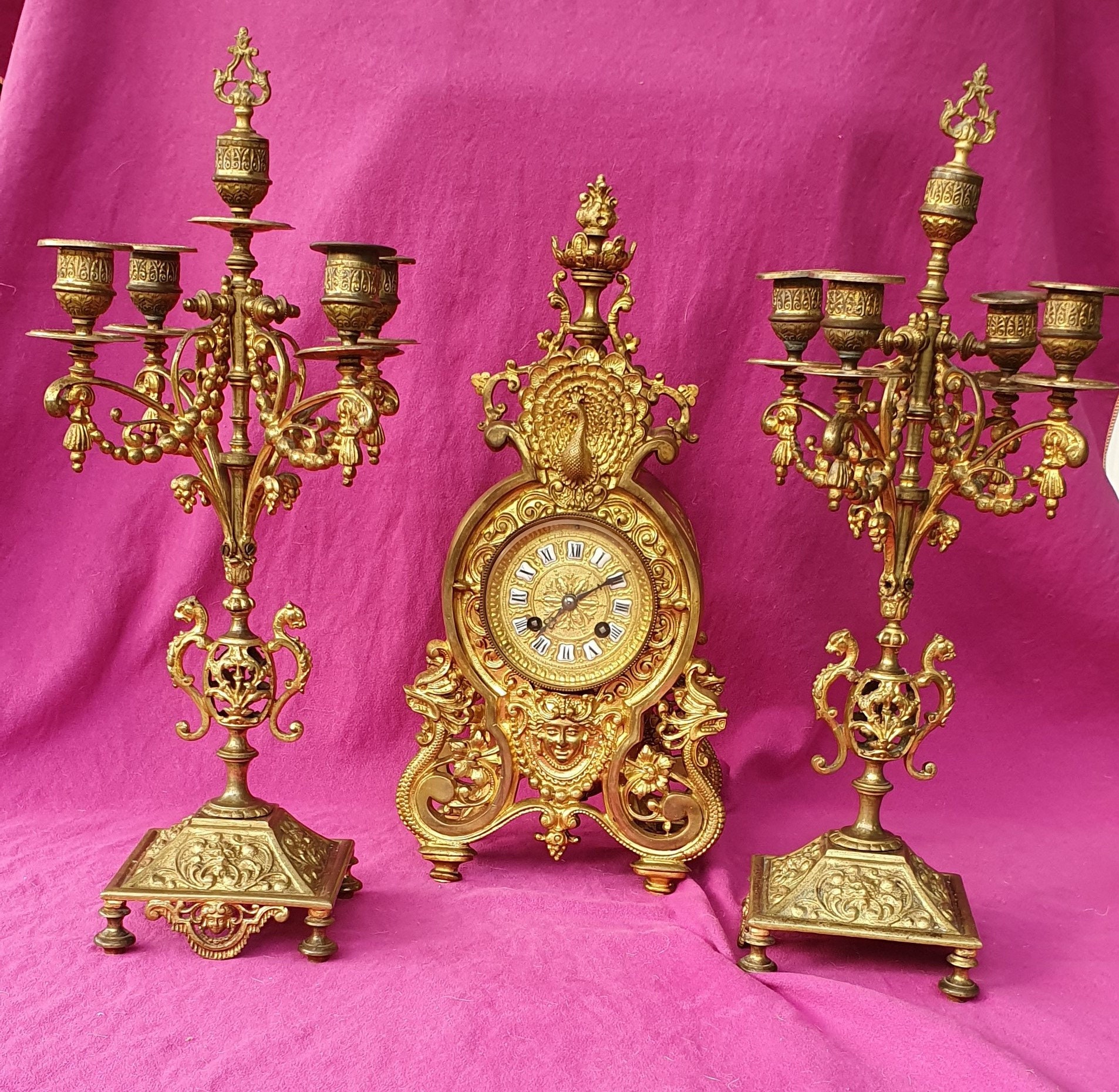 Pendule en Bronze Doré avec Ses Deux Candélabres Xixème - Epoque Napoleon Iii