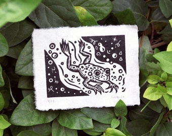 RANA, impresión linograbado, Mini Linograbado, 4.9"x3.7", obra de arte cottagecore, rana feliz nadando, sapo, rana feliz, vida silvestre de anfibios, rana linda