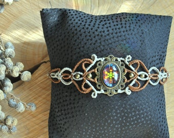 ausgefallenes Makramee Armband handgemaltes Mini-Mandala Metallperlen handgeknüpft in Braun und Beige