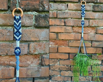 Makramee Blumenampel Planthanger Pflanzenhänger Hängeampel Wandbehang Muster boho Deko Unikat handgeknüpft Grau Blau