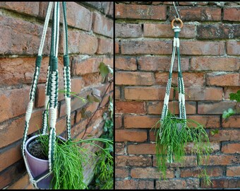 freihängende Makramee Blumenampel Planthanger Pflanzenhänger Hängeampel Wandbehang schlicht boho Deko Unikat handgeknüpft natur grün