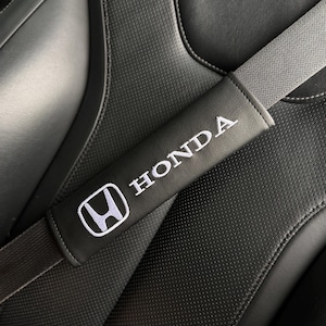 Copricinture di sicurezza per auto Ricamo Pelle vegana Spalline nere Idea regalo personalizzata fatta a mano