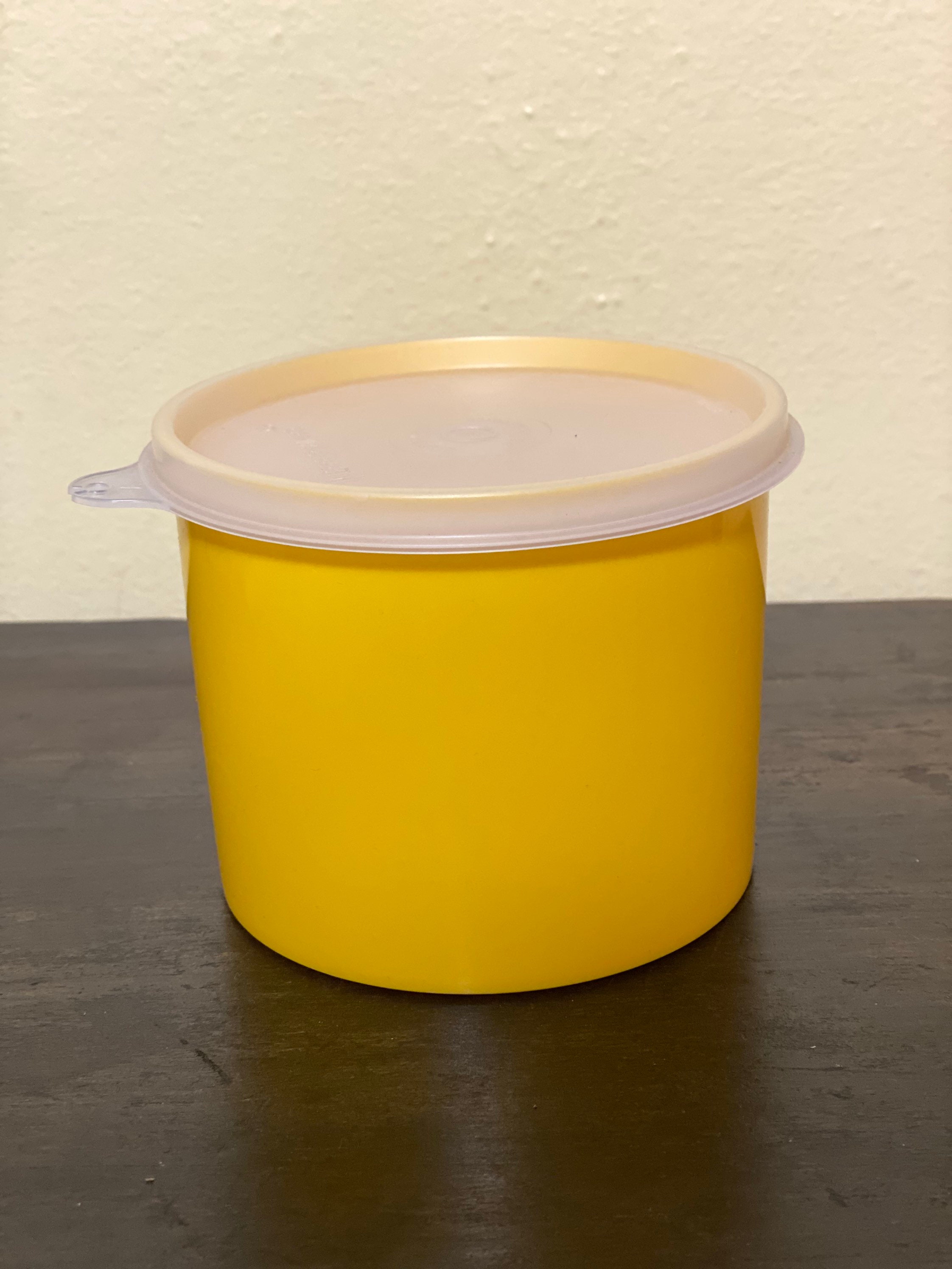 Tupperware Yellow Tall Beverage Container 261 Liquid Storage Lid