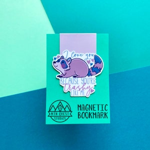 Waschbär Lesezeichen, Trash Panda, Niedliche Waschbär Geschenke, Magnetische laminierte Lesezeichen, Geschenke für Leser, handgemachte Lesezeichen, Buchliebhaber Geschenke Bild 4