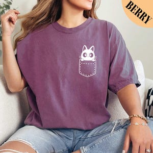 Cat Shirt, Cat Hiding in Pocket Shirt, Kitty in Pocket Shirt, Pocket Cat Shirt, Gift for Cats Lover, Cat Mom Shirt, Comfort Colors Shirt