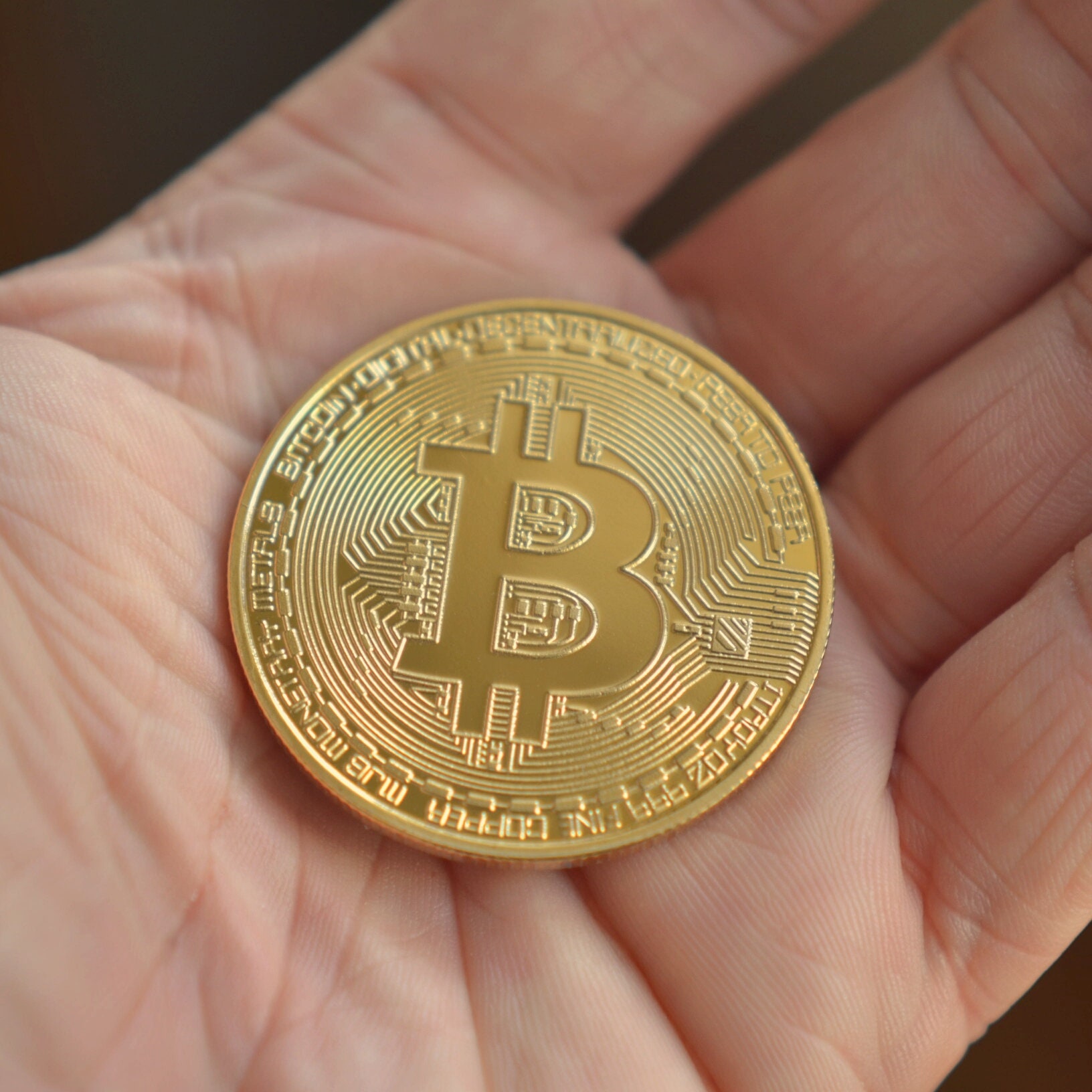 Bitcoin Münze Echte Bitcoin Sammler Münze Mit 24-Karat Gold - Inklusive  Samtetui & Acrylhülle Bitcoin Münze Sammler