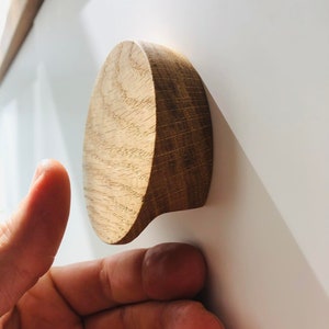 Poignées inclinées en bois Poignée design Accessoires de décoration intérieure Poignées de cuisine en chêne massif Boutons en bois Poignées modernes