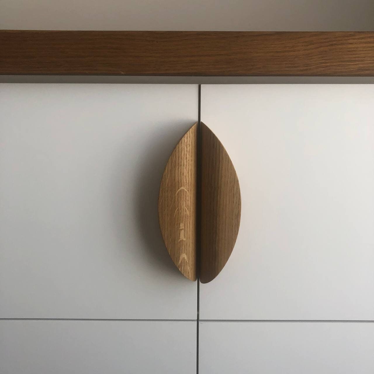 4x Natural Wood D-shaped Handles Pine and Oak Wood lacquered and  Unlacquered Finish 100mm 4'' Inch Pre Drilled 