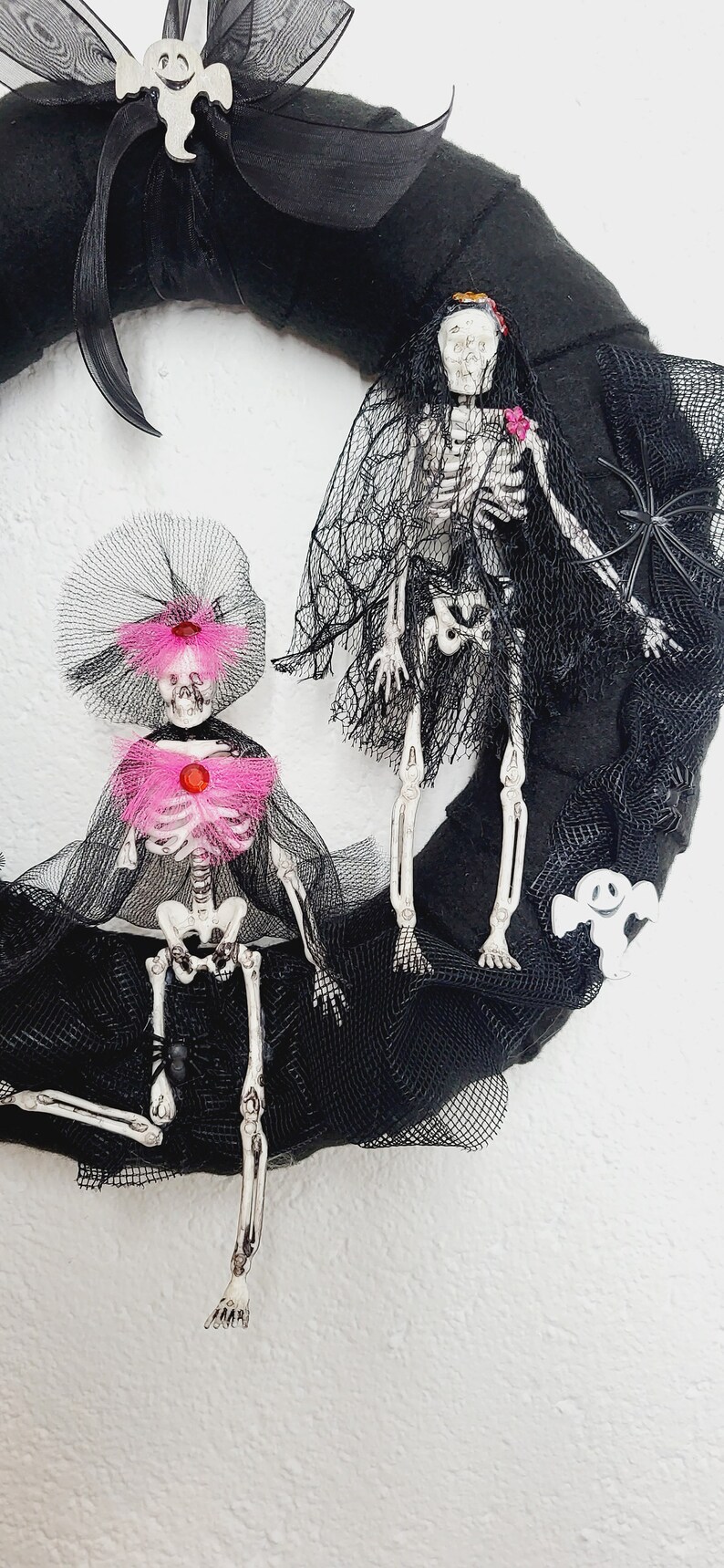 Halloween Türkranz mit freundlichen Gespenstern und Skeletten zdjęcie 4