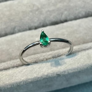 Natural Pear Emerald Ring, Dainty Teardrop Emerald Solitaire, 925 Sterling Silver Stacking Ring, Minimalist Promise Ring, May Birthstone