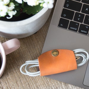 Travel accessories for charging cables | Jute bag, Zwicklisl, USB cable, sorting cables, tidying up, cable knots, order, mess, travel, journey