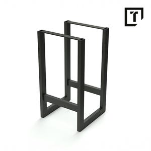 Op de afbeelding: Zwarte metalen tafelpoten met een vierkante basis en twee horizontale steunen. De poten zijn gemaakt van dik metaal en hebben een eenvoudig, modern ontwerp.