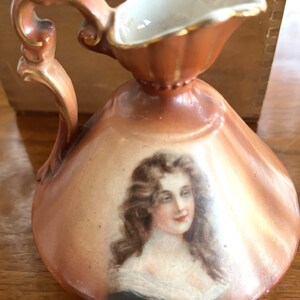 Beau pot à crème/pichet fabriqué en Autriche peint à la main