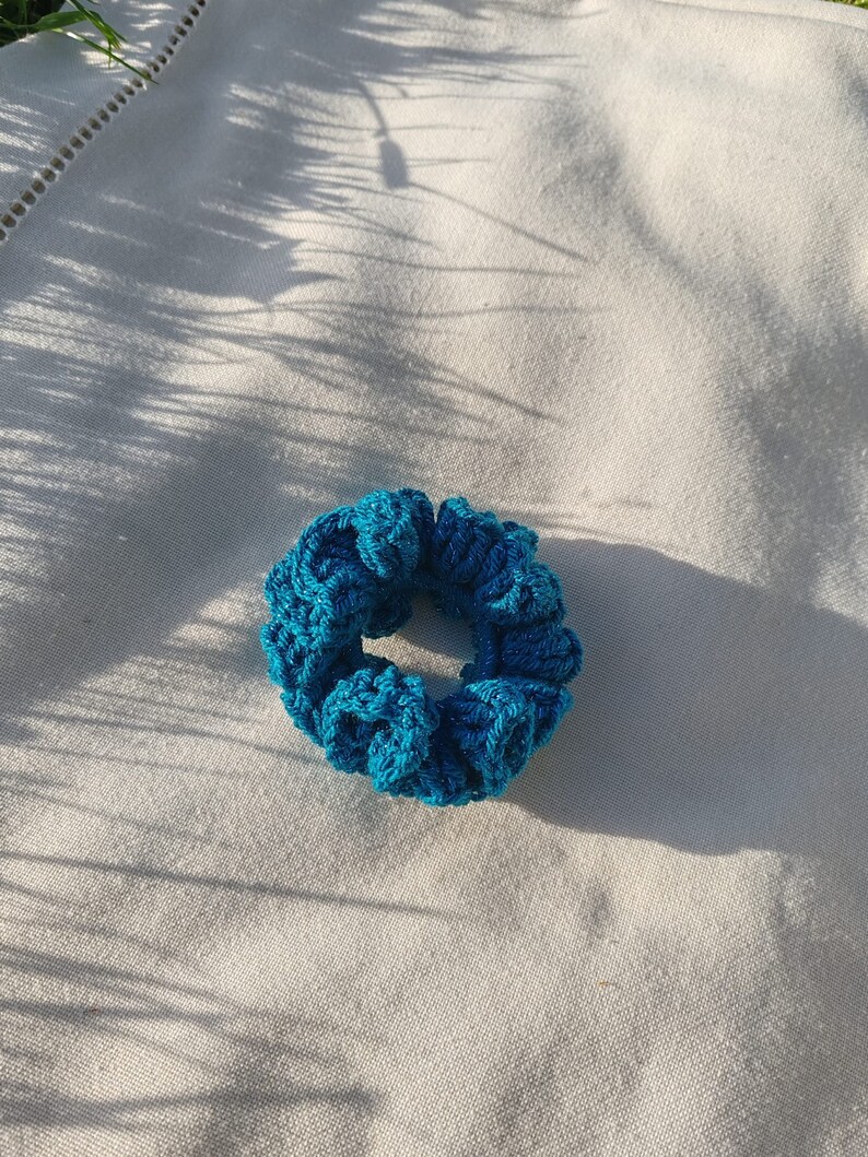 Chouchou au crochet bleu nuit