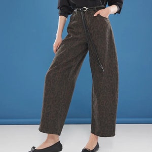 Leopard Print Barrel Jeans - Brown High Waist Relaxed Fit Denim - Trendy Animal Print Streetwear Pants - Women&#39;s Fashion Jeans