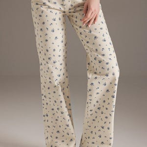 Ecru Floral Print High Waist Wide Leg Jeans, Casual Loose Fit Denim Trousers, Trendy Summer Jeans, Comfortable Wide Leg Pants