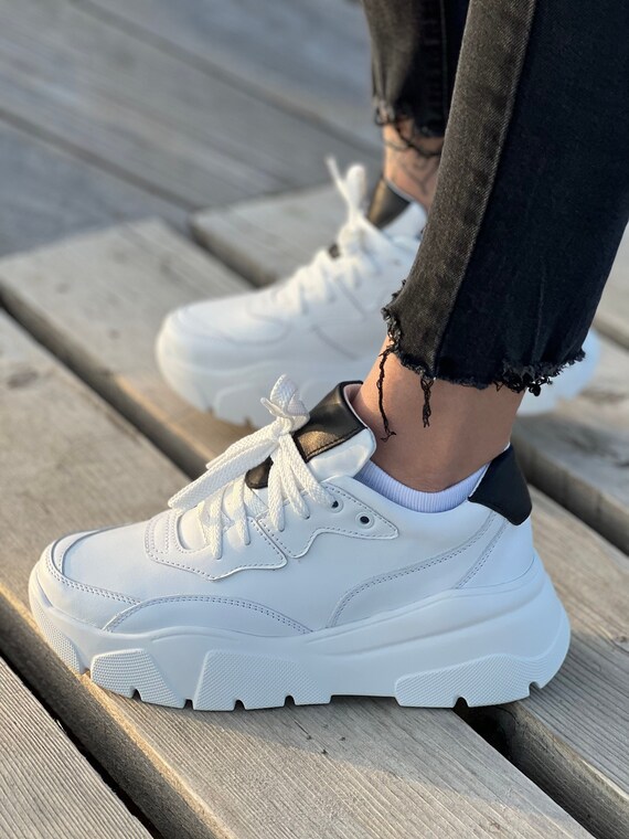 Handgemaakte leren sneakers uit Oekraïne voor dames - Etsy België
