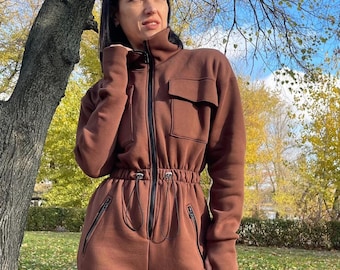 Warme damesjumpsuit met zakken. Casual veelzijdige winterjumpsuit voor dames. Comfortabele overall van Morkva.