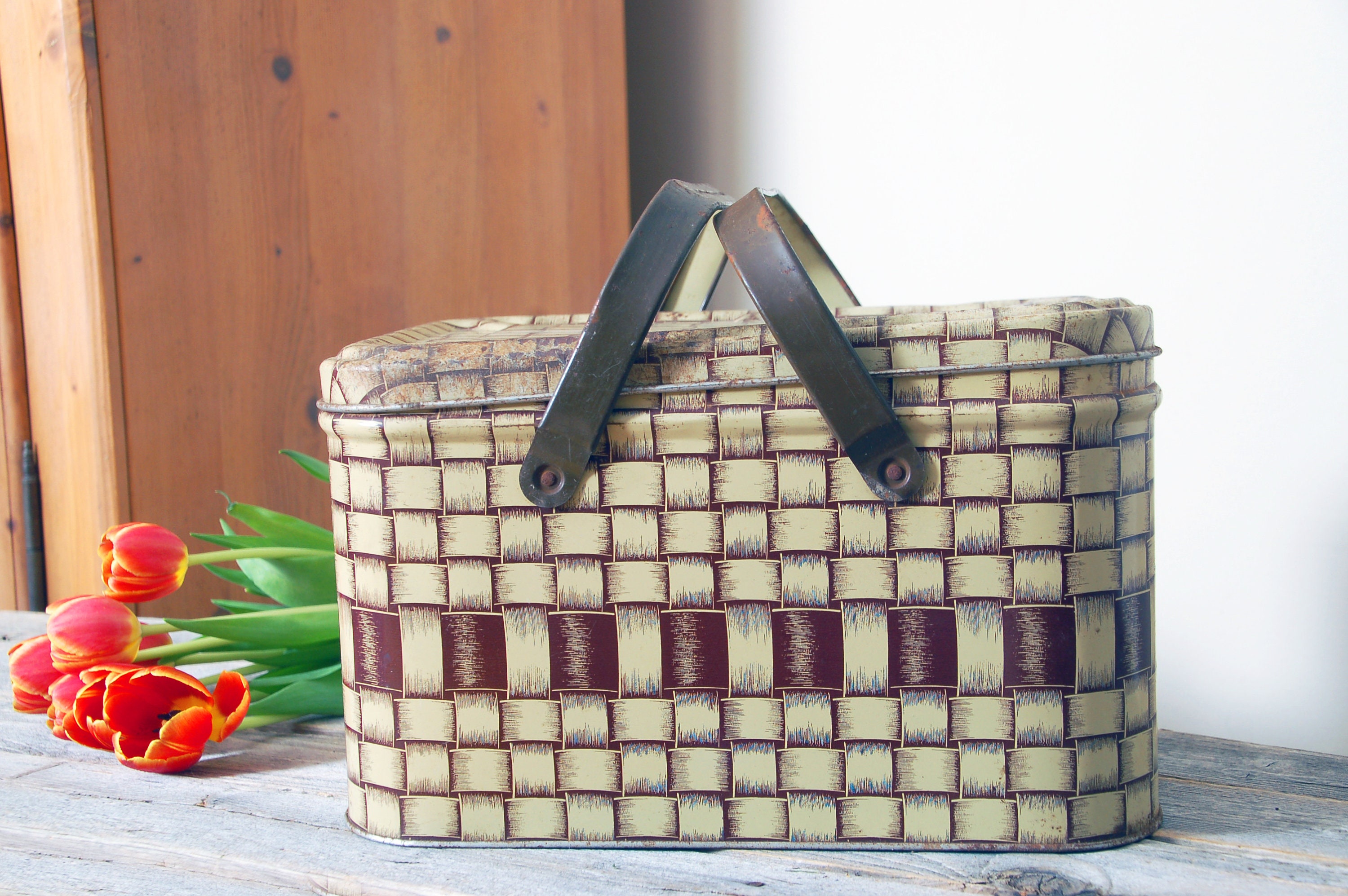 Vintage Metal Tin Picnic Basket / Tan Basket Pattern Picnic Etsy