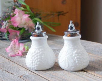 Imperial Glass grape pattern milk glass salt & pepper shakers / milk glass salt and pepper shakers / harvest grape shakers / vintage shaker