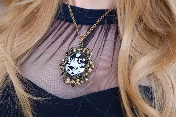 Rosalie Hale Cullen Crest Alternate 