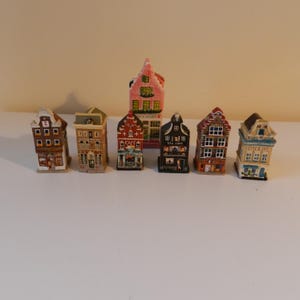 Vintage Keramikhäuser / Geschenkidee / 6 Mini 1 rosa große / Keramikverzierung / Landhausküche / Retro / Vintage Küche / Dutch House / Sammlerstücke