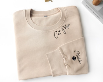 Besticktes Sweatshirt für Katzenmama, Mama Rundhalsausschnitt mit Kosenamen, Katzenpapa am Ausschnitt, Pfote am Ärmel, Katzenliebhabergeschenk, Katzengeschenke