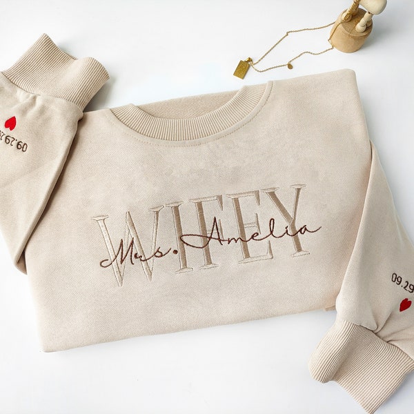 Wifey gesticktes Sweatshirt, personalisiertes Frau Sweatshirt, kundenspezifischer Nachname Braut Sweatshirt, Verlobungs-Sweatshirt, Geschenk für sie