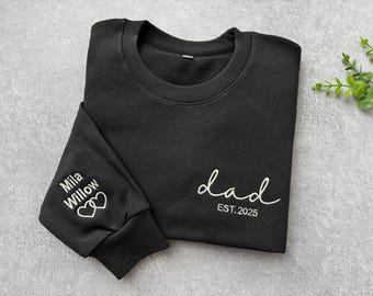 Moletom bordado personalizado para o pai, nome na manga com coração, camiseta para a mãe com data, camiseta para o ano de nascimento do pai, presente para o novo pai, presente para o dia dos pais
