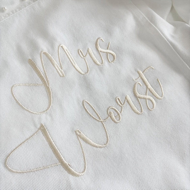 Chaqueta vaquera bordada para novia, chaqueta vaquera para novia, chaqueta para futura señora, chaqueta personalizada a medida, chaqueta vaquera de boda, regalo de boda, novia imagen 14