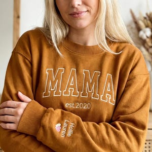 Benutzerdefinierte MAMA gesticktes Sweatshirt, Name auf dem Ärmel mit Herz, Oma Shirt mit Datum, Mama Est Jahr Shirt, Geschenk für neue Mutter, Muttertagsgeschenk