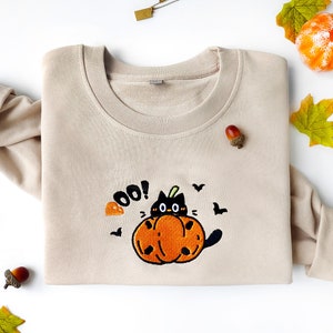 Chat noir brodé et sweat-shirt citrouille, vêtements mignons d'Halloween, col rond chat brodé, col rond automne, automne citrouille, chats mignons image 1