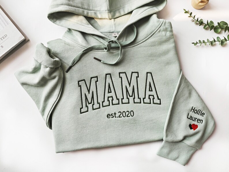 Bestickter Mama-Hoodie, besticktes Mama-Sweatshirt, personalisierte Geschenke, personalisiertes Sweatshirt, trendige Crewnecks für Frauen, Mama-Geschenke Bild 4
