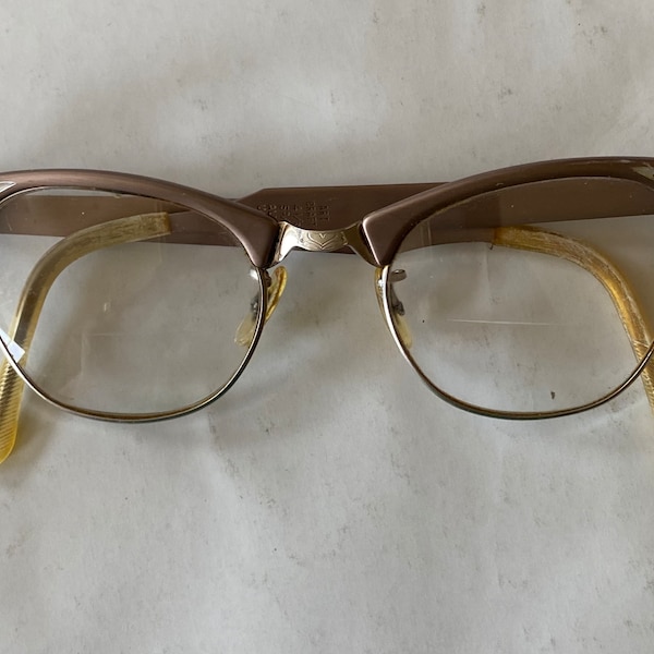 Vintage Artcraft Eyeglasses, 1950s, 20mm, Cat Eye Style. Artcraft 4 1/2 - 5 3/4, Original Condition, Comes Original Vintage Eye Glass Case.